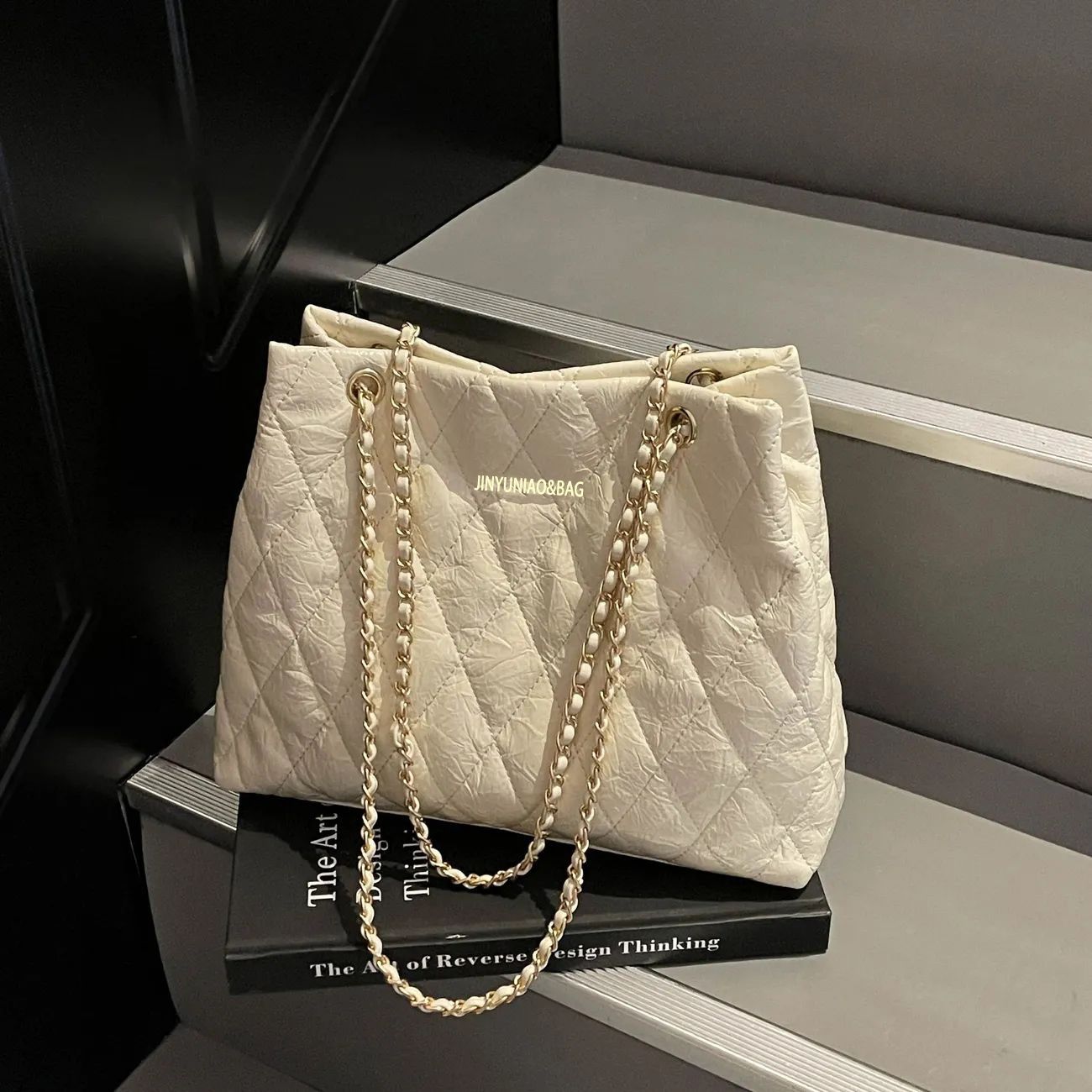 Gepolsterte Handtasche mit Kettengriff Brehn