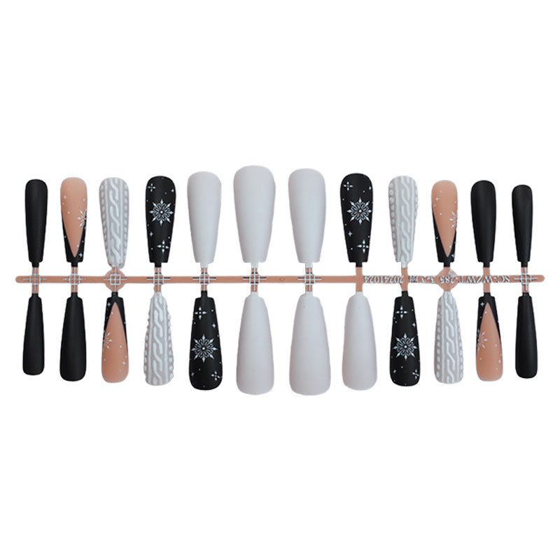 Kunstnagelset mit stilvollem geometrischem Design Brehn