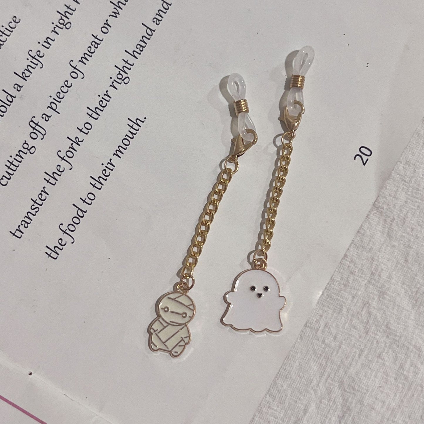 Dekorativer Brillenband mit Halloween-Anhängern Brehn
