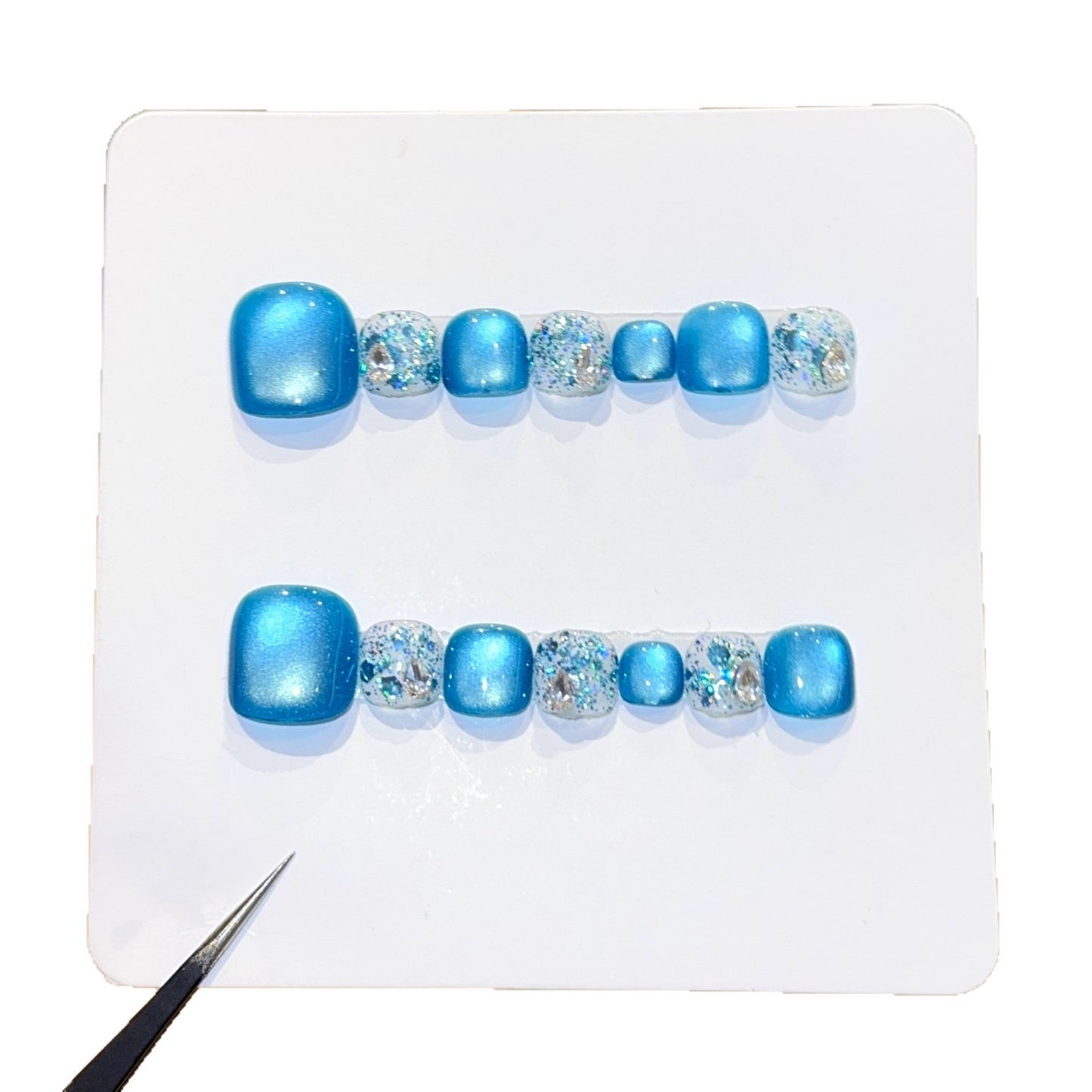 Funkelnde Kunstnägel mit Glamourösem Design Brehn