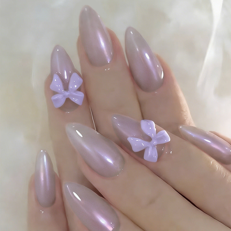Kunstnagelset mit eleganten Schleifchen und sanftem Design Brehn