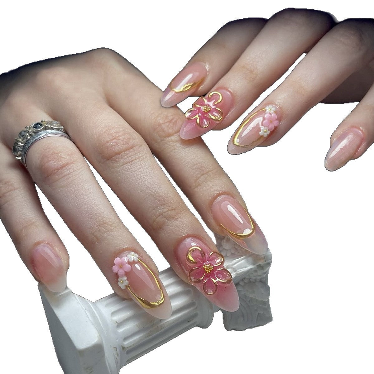 Kunstnagelset mit eleganten Blüten- und Goldverzierungen Brehn