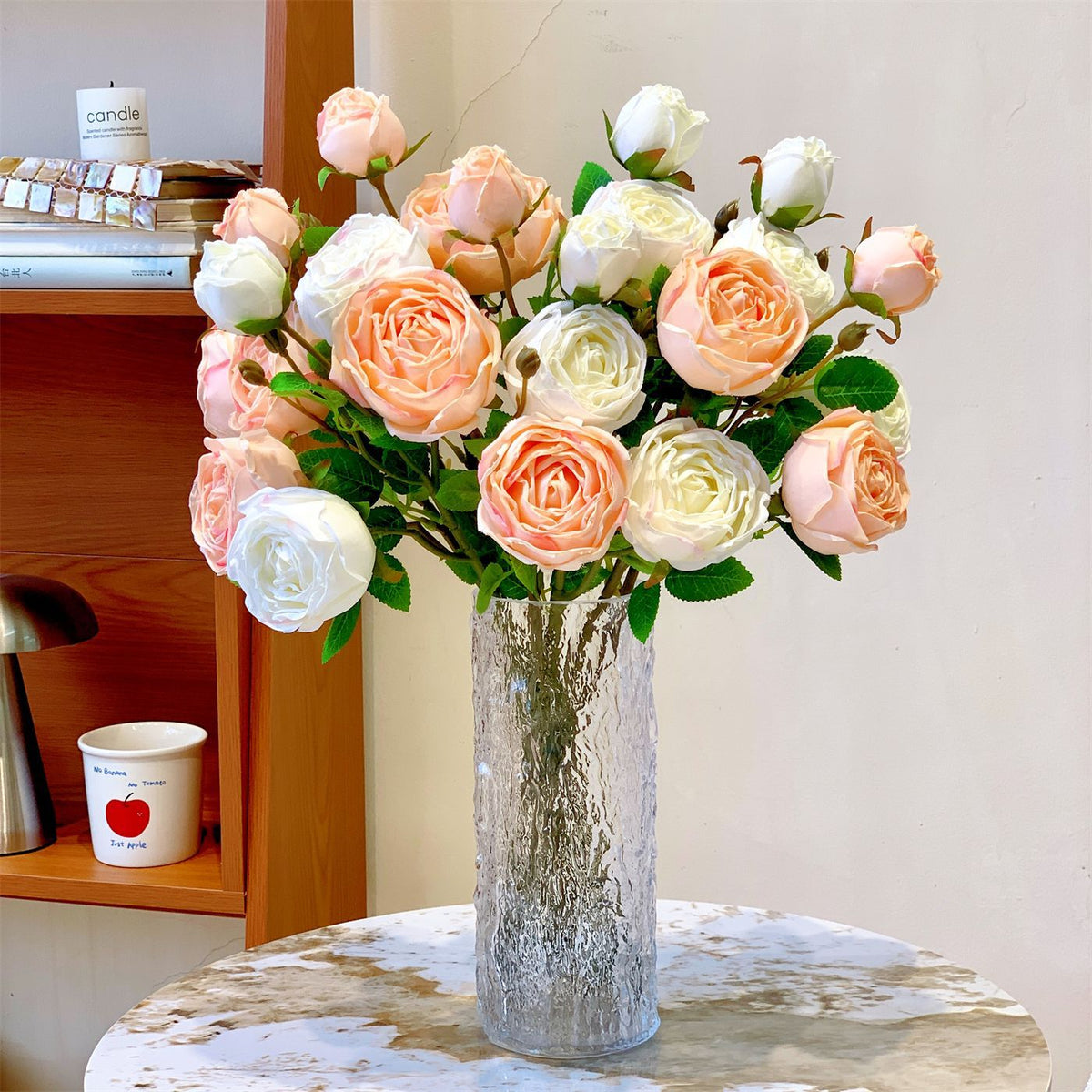 Eleganter künstlicher Rosenstrauß