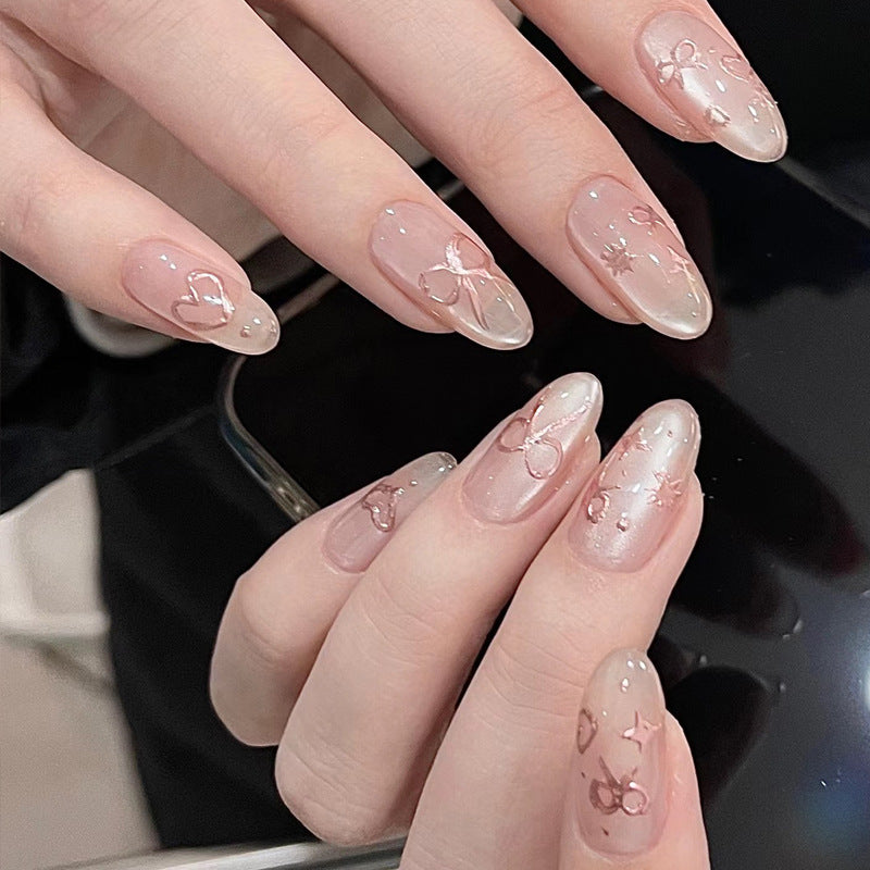 Elegante künstlerische Press-On-Nagelkunst mit Schleifen- und Herzdesigns Brehn