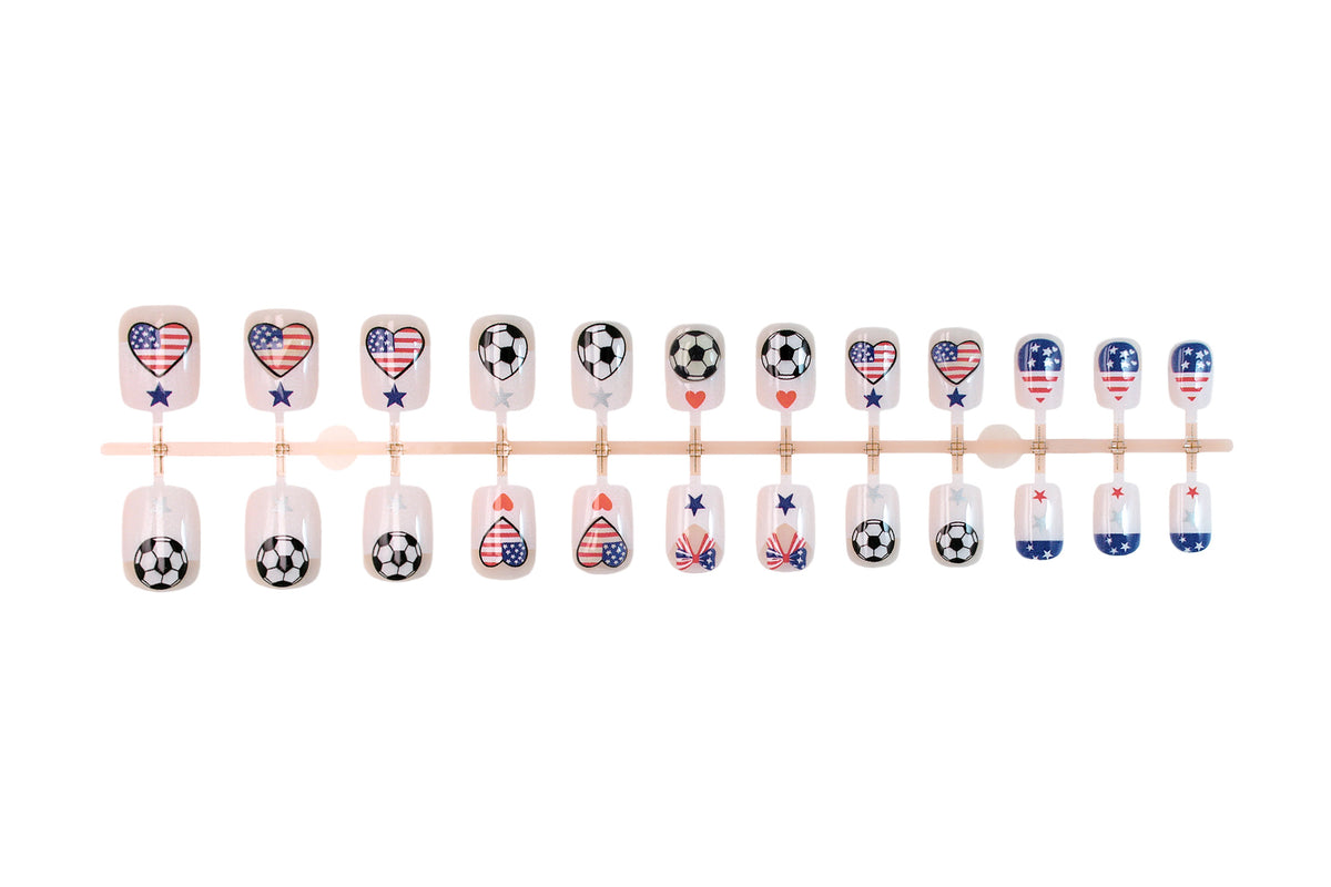 Kunstnagelset mit kreativen Fußball- und Herzmotiven Brehn