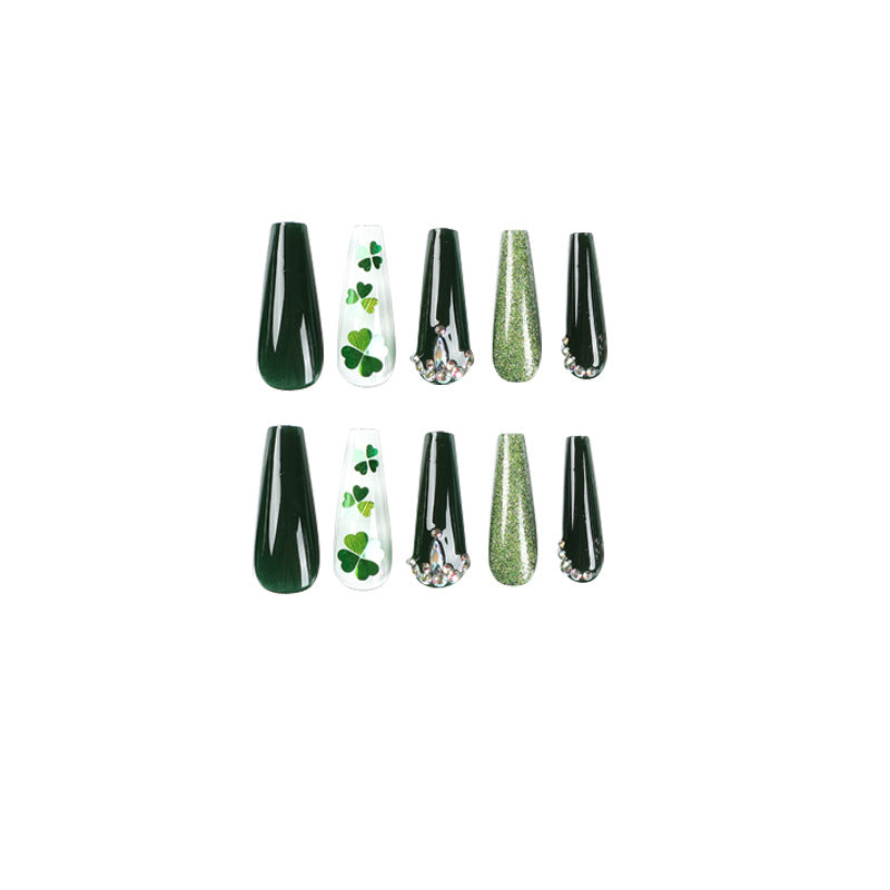 Künstliche Nagelkunst mit Kleeblattmotiven Brehn