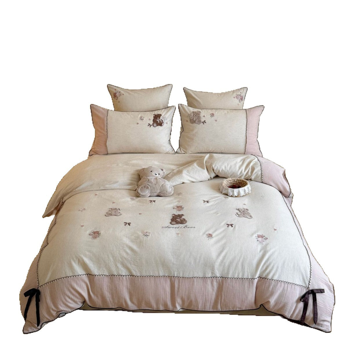 Baumwoll-Bettwäsche-Set mit niedlichen Teddybär-Stickereien und Rüschensaum