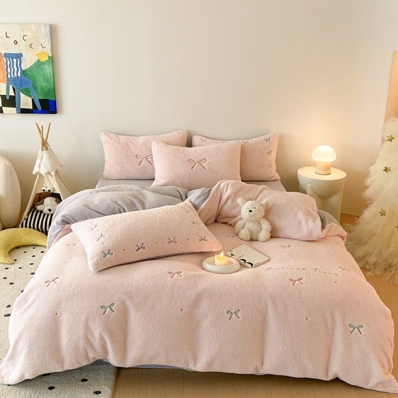 Kuschelige Teddyfleece-Bettgarnitur mit bunten Pünktchen und extra-weicher Oberfläche