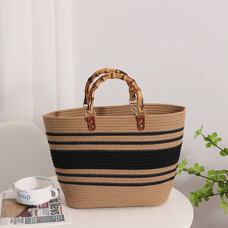 Modische Basttasche mit Bambusgriffen Brehn