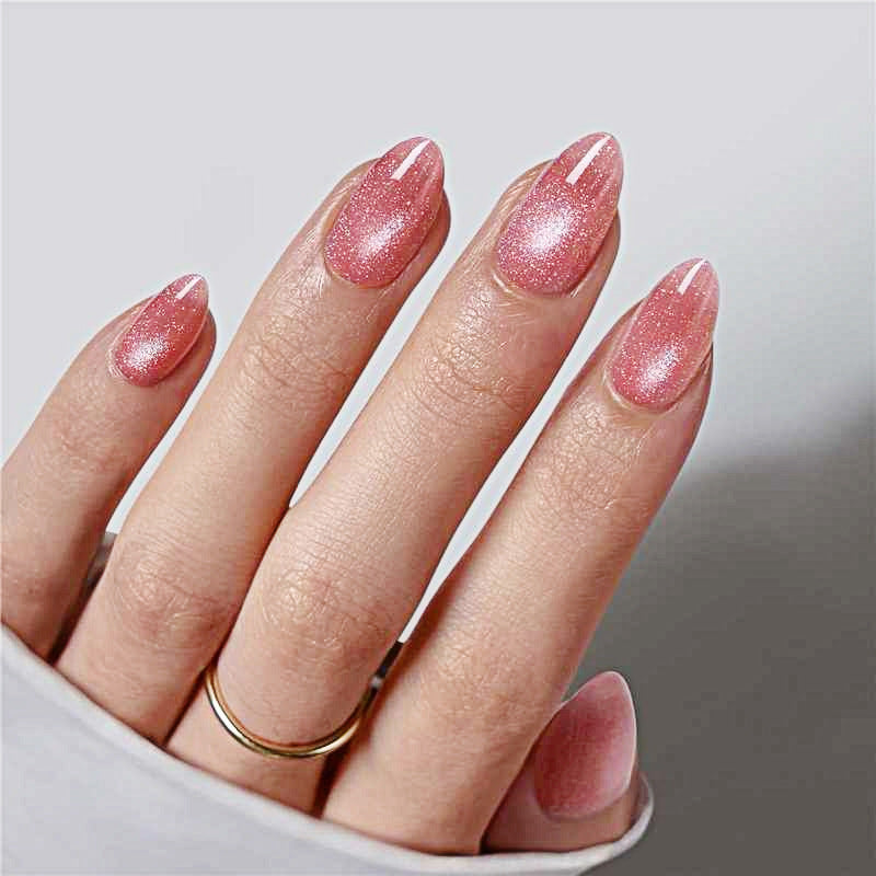 Hochwertiges Kunstnagel-Set mit schimmerndem Finish Brehn