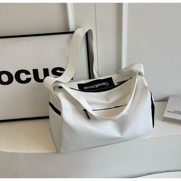 Stylische Reisetasche Mit Vielseitigen Aufbewahrungsmöglichkeiten Brehn
