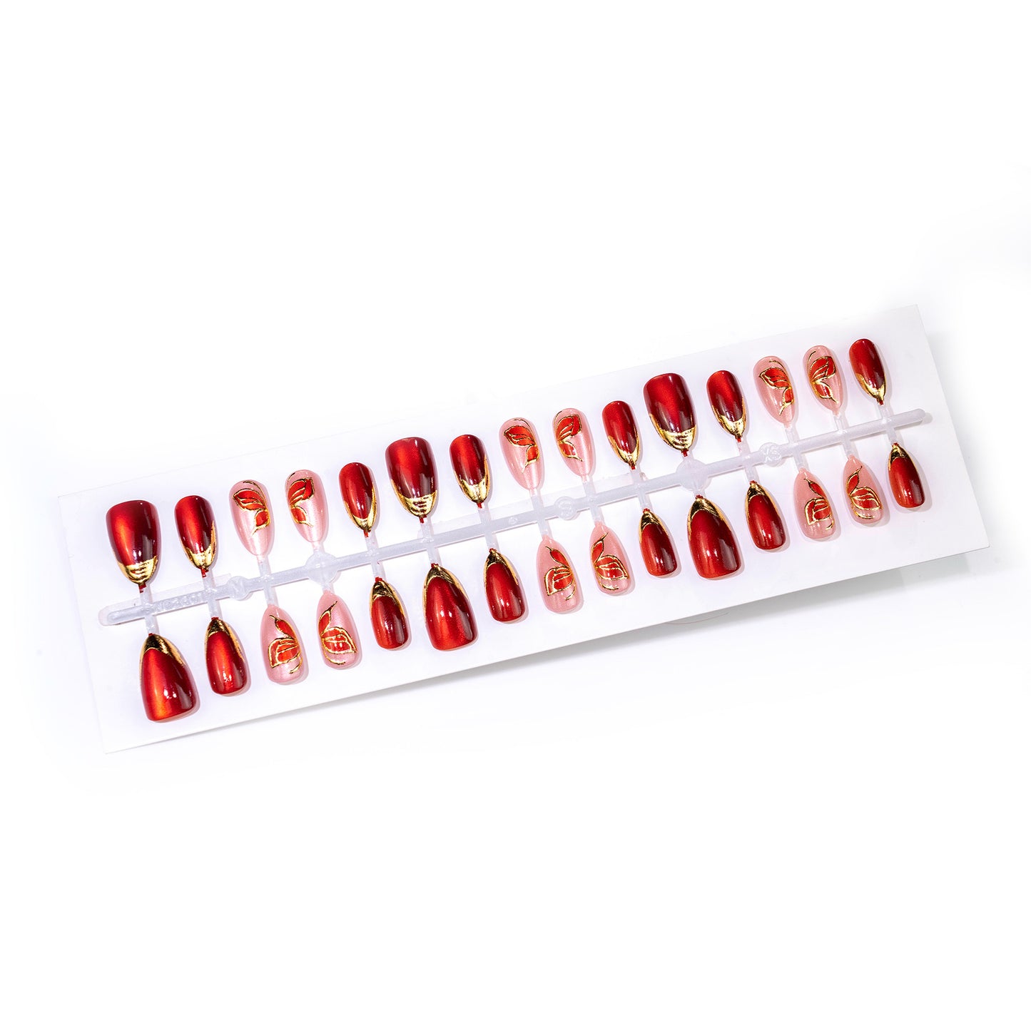 Künstlerisches Press-On Nagelset mit floralen und metallischen Akzenten Brehn