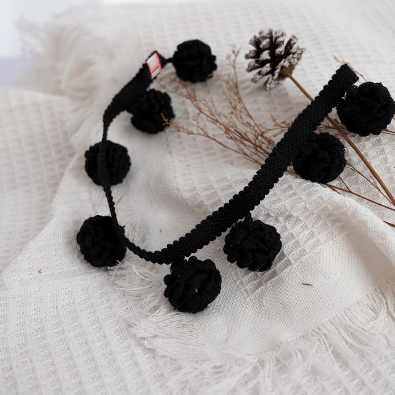 Dekorative Bordüre mit Pompons Brehn