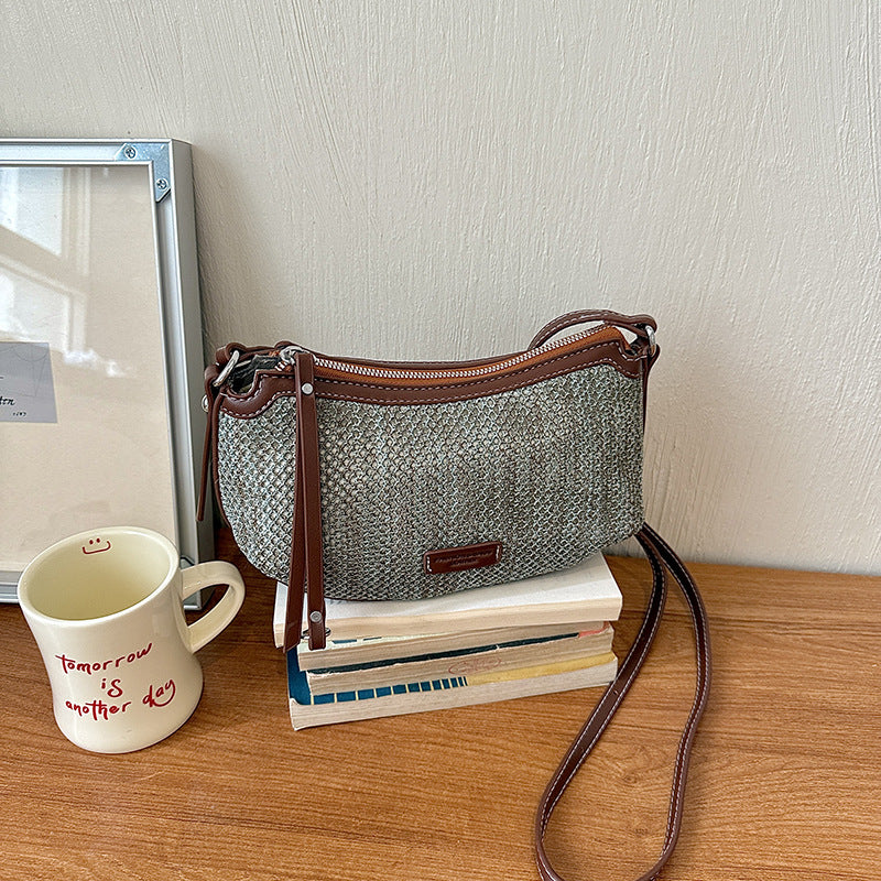 Trendige gepunktete Umhängeclutch