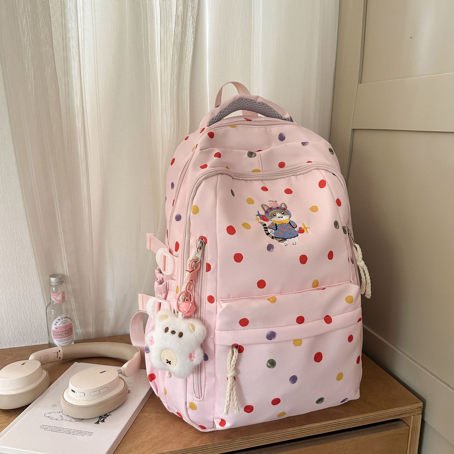 Verspielt gemusterter Schulrucksack