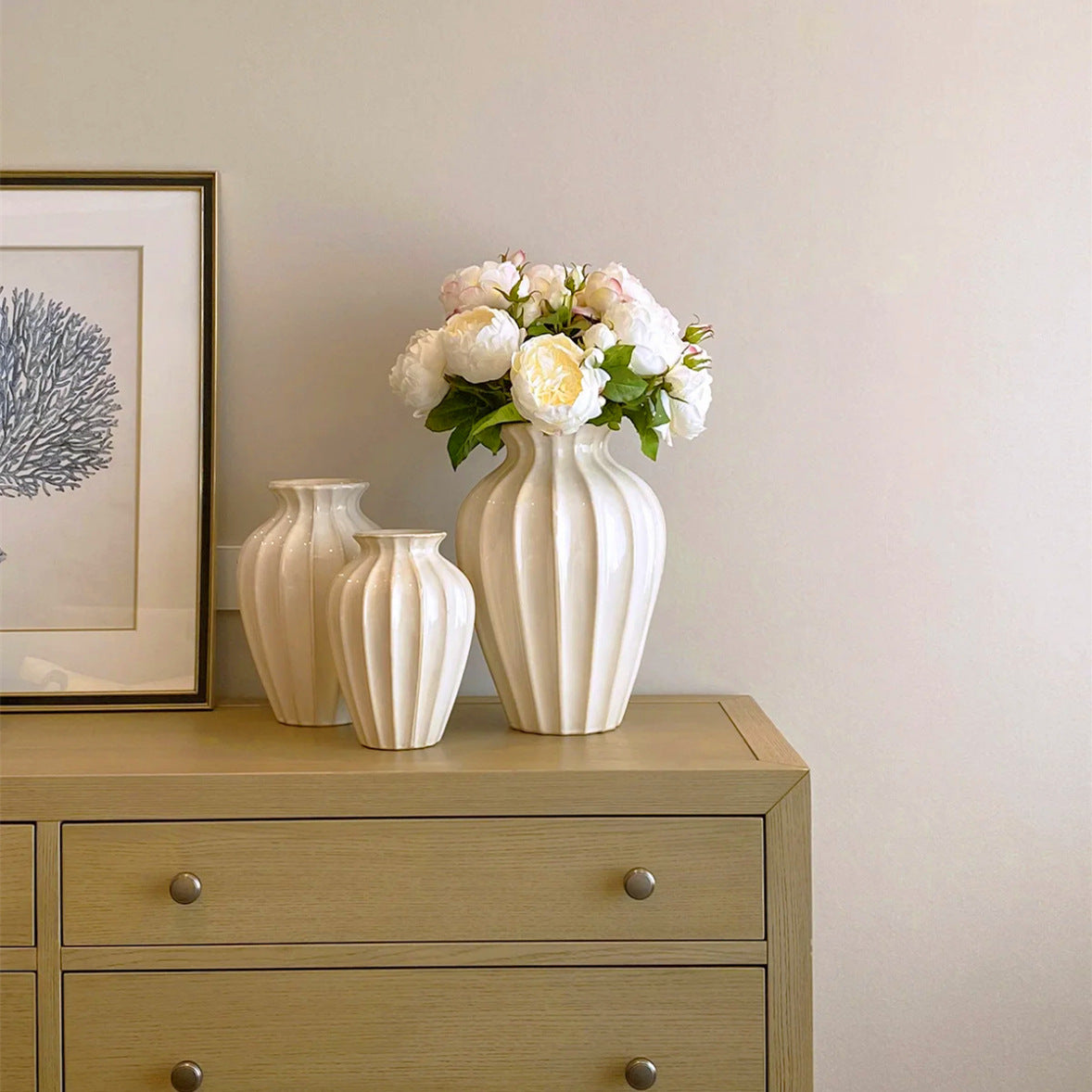 Elegante Keramikvase mit Rippenstruktur Brehn