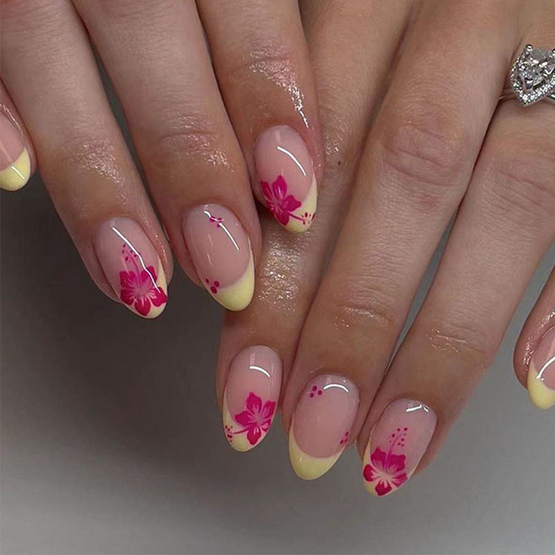Kunstnagelset mit floralen Designs und elegantem Farbverlauf Brehn