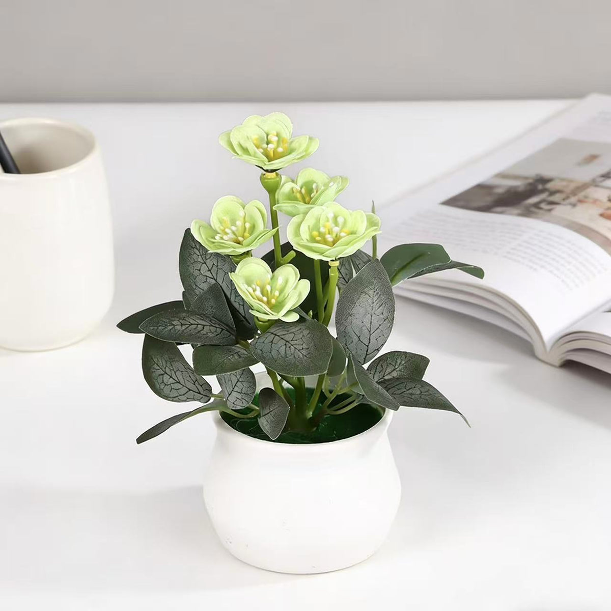 Künstliches Blumenarrangement für die Wohnkultur展示