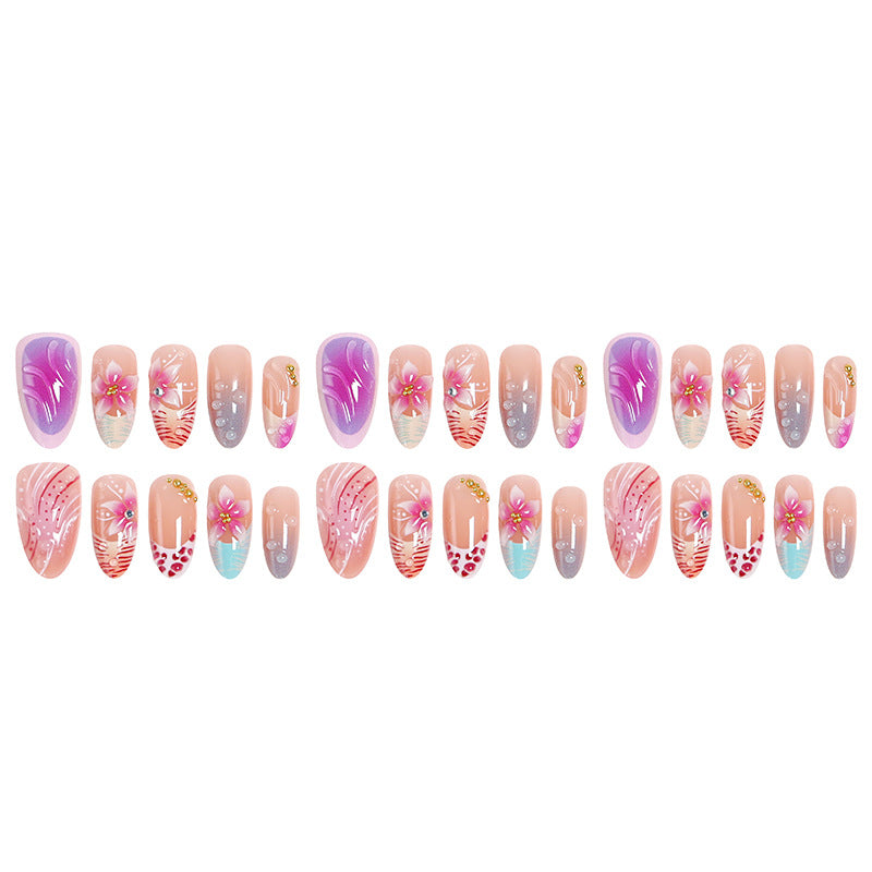 Kunstnagelset mit floralen Designs und glamourösen Akzenten Brehn
