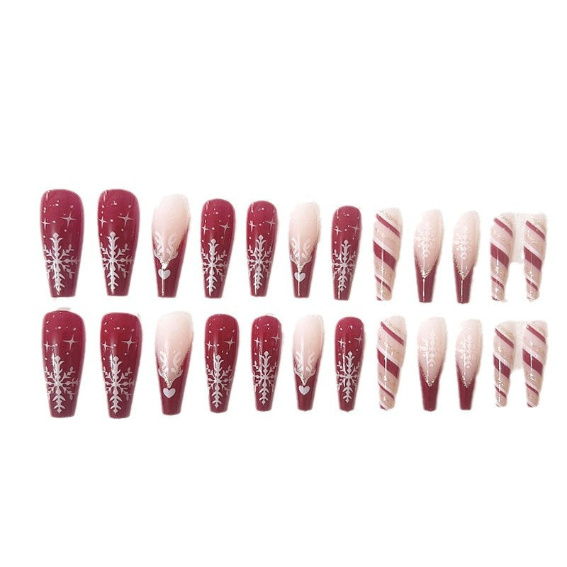 Künstlerisches Langzeit-Press-On-Nagelset mit von Winter inspirierten Designs
