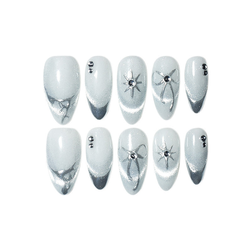 Künstlerische French Tip Nagelverlängerungen Brehn