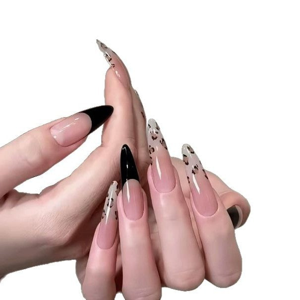 Dekorative Stiletto Nagelverzierungen Brehn