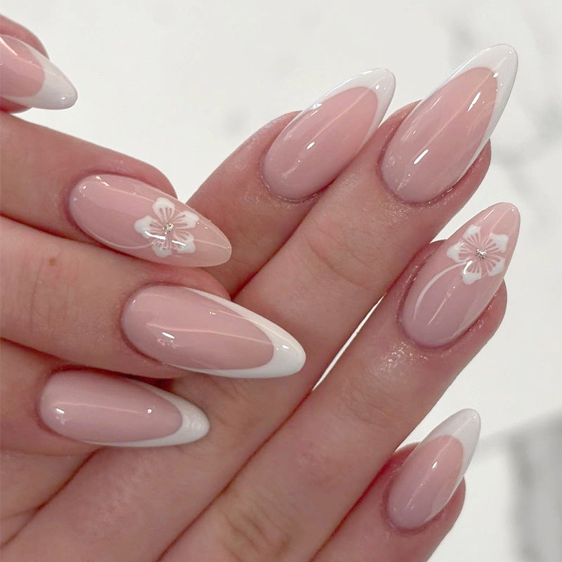 Elegantes Stiletto Press-On Nagelset mit floralem Design Brehn