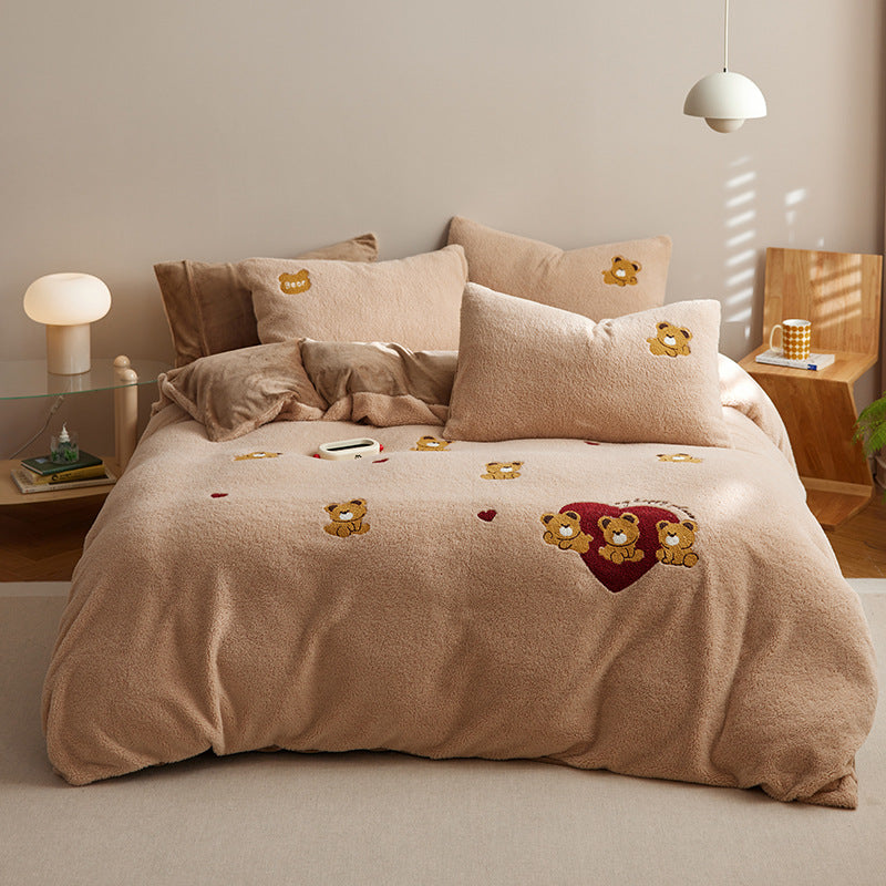 Weiche Sherpa-Bettwäsche mit bestickten Gebäckmotiven und Kuschelstruktur