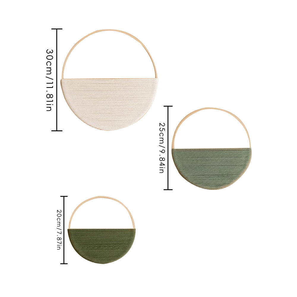 Modernes Wandkunstwerk aus Makramee und Holz