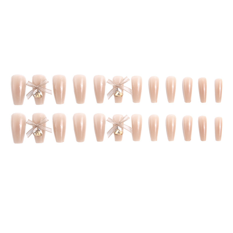 Kunstnagelset mit eleganten 3D-Bloßen und filigranen Akzenten Brehn