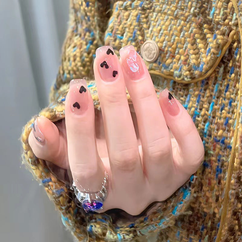 Hochwertige Herz-Nagelkunst Brehn