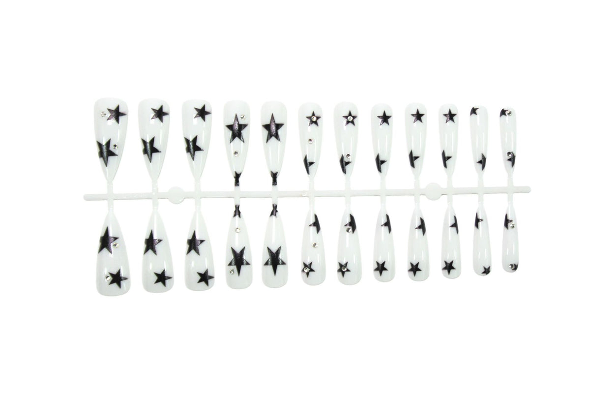 Kunstnägel mit stilvollem Stern-Design Brehn