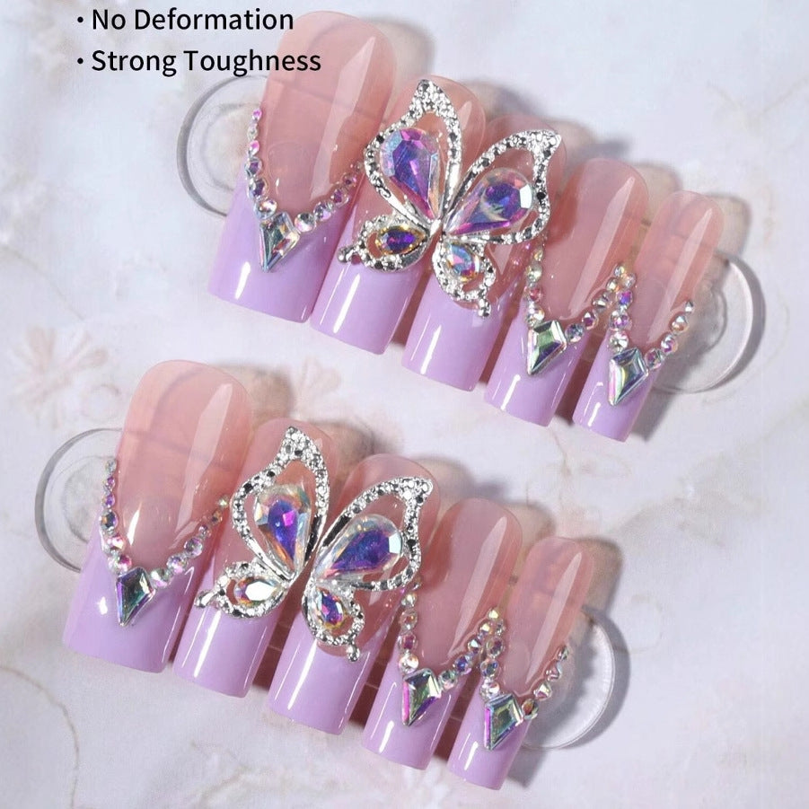 Kunstnagelset mit luxuriösen 3D-Akzenten Brehn