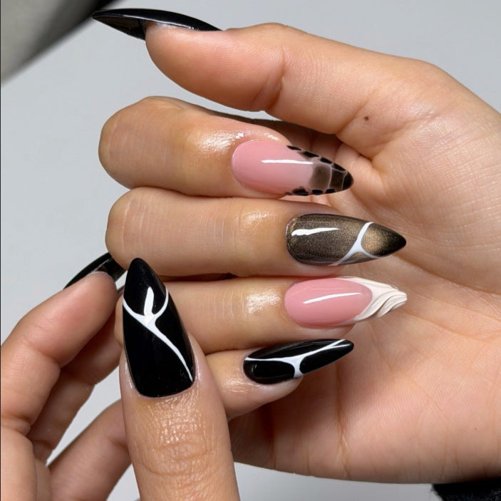Künstlerische mandelförmige Nagelkunst Brehn