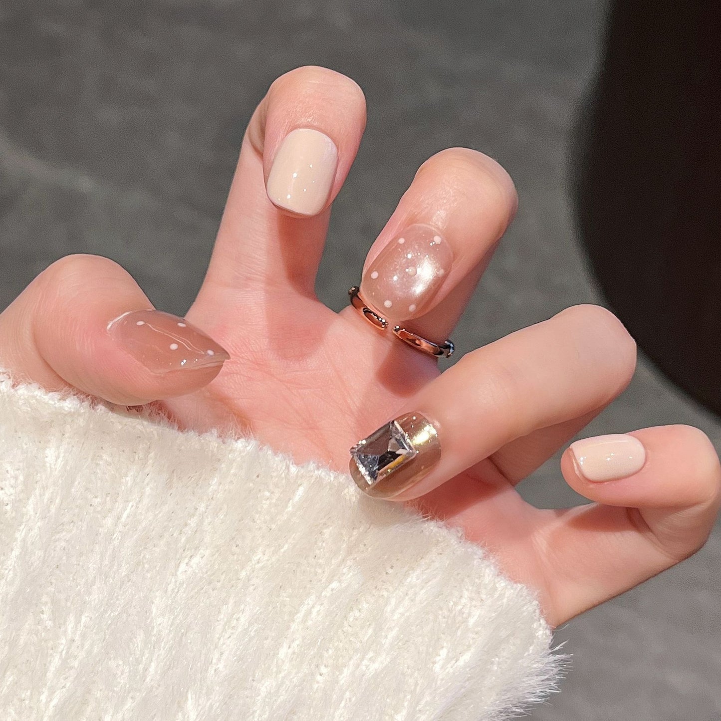 Elegantes Press-On Nagelkunst-Set Brehn