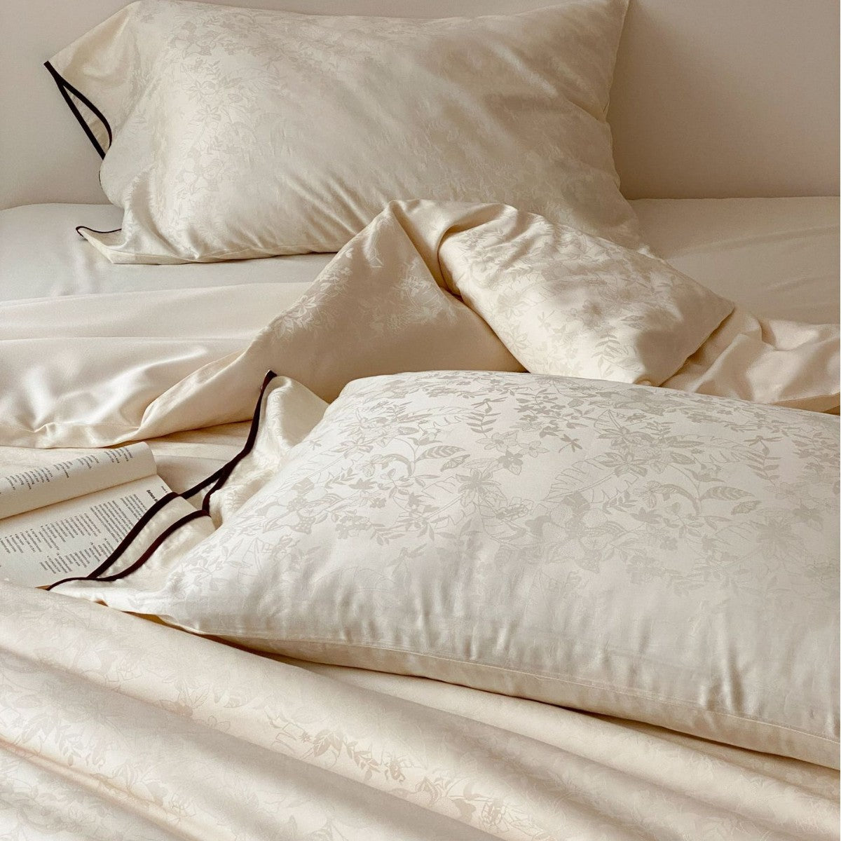 Luxuriöses Bettwäsche-Set aus Satin mit Aquarell-Blütenmuster