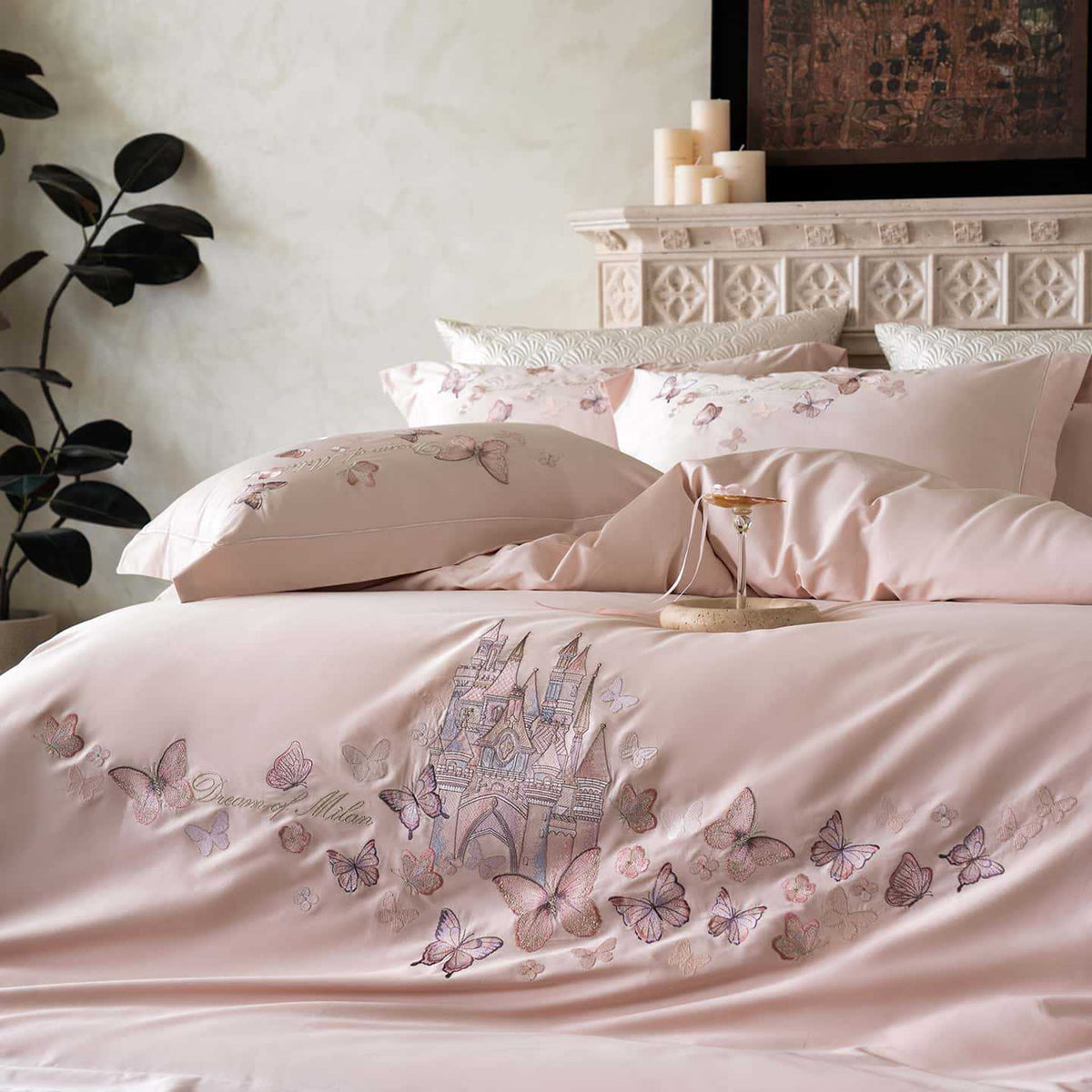 Gestickte Baumwollsatin-Bettbezuggarnitur mit blauem Schmetterlingsmotiv