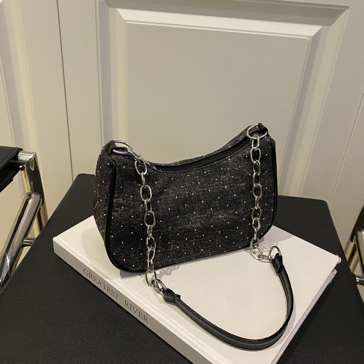 Stylische Hobo-Tasche mit Kettengriffen Brehn