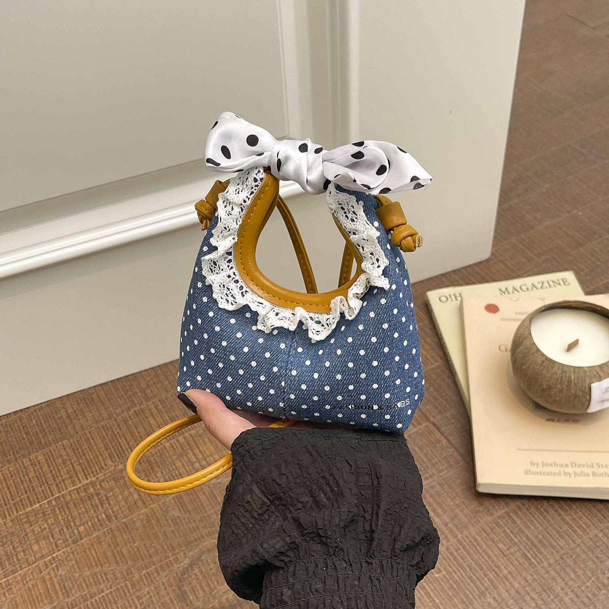 Stylische Mini-Schultertasche