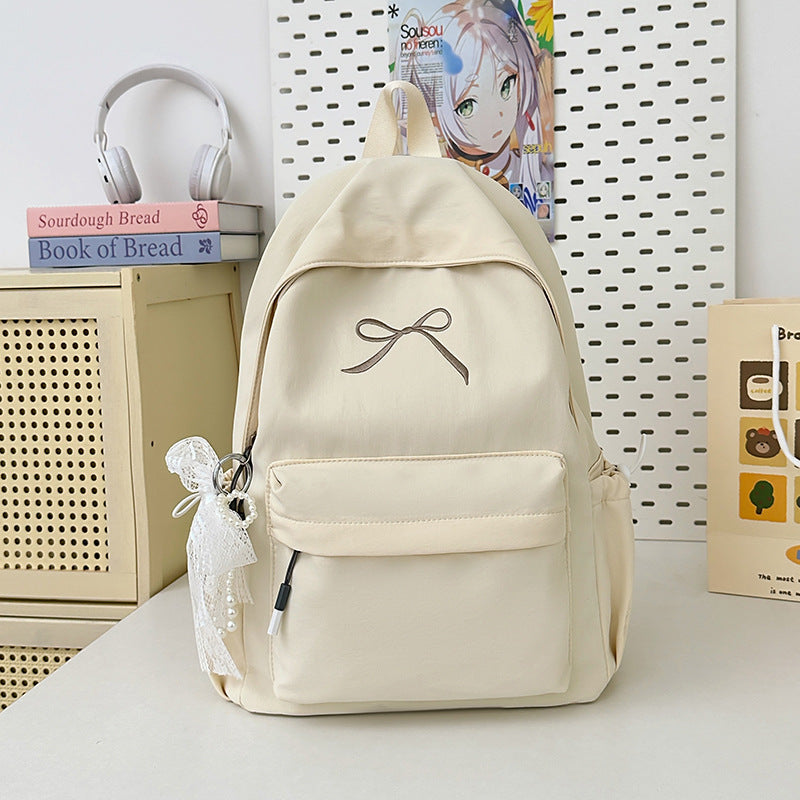 Minimalistischer Schultasche mit Schleifenverzierung