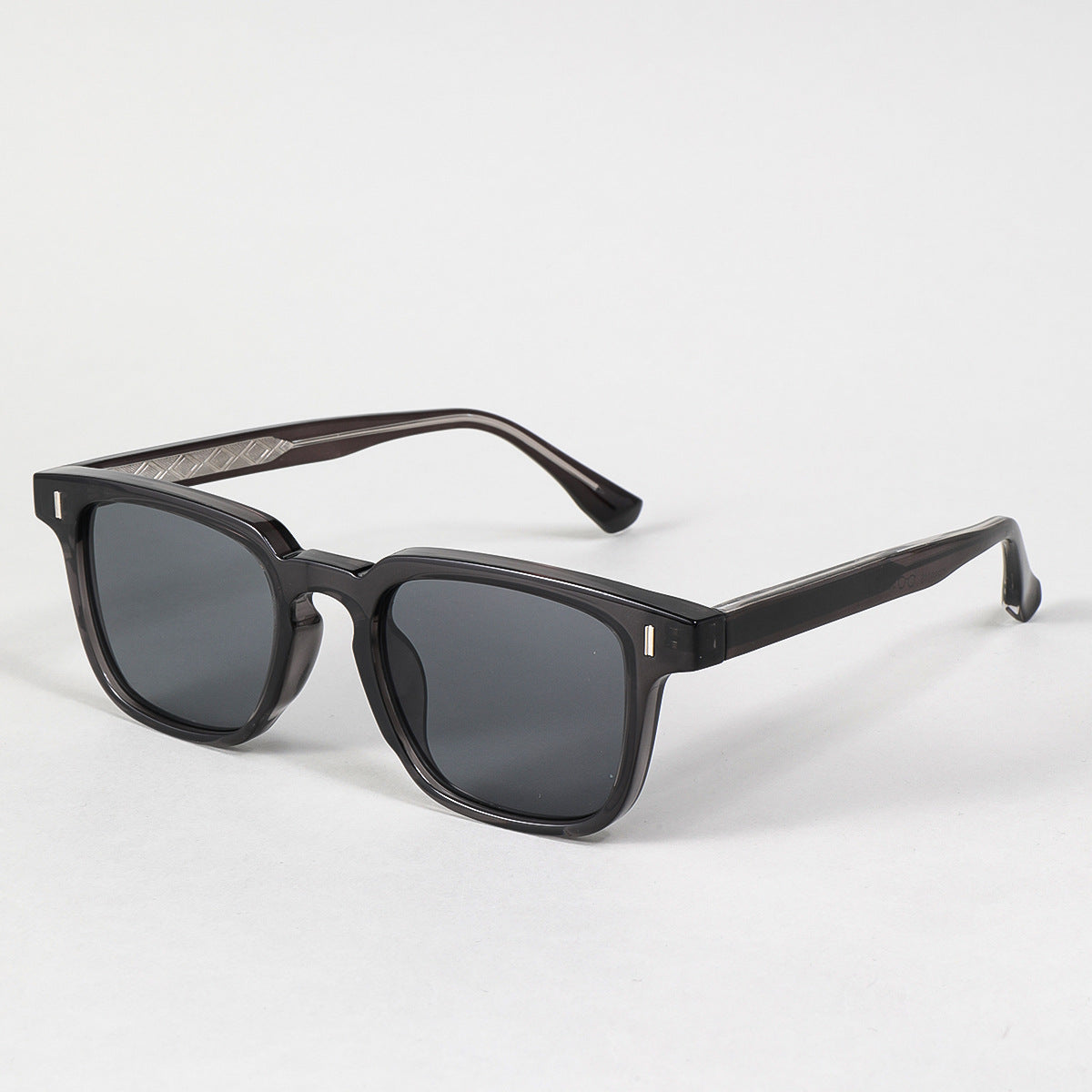 Damen Sonnenbrille im modernen statement Stil mit verstärktem Rahmen Brehn