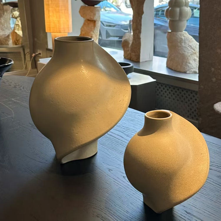 Künstlerische kurvenförmige dekorative Vase