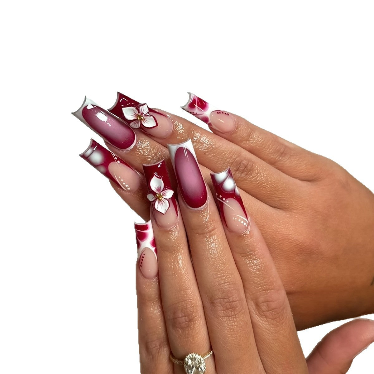Elegante florale Nagelverlängerungen Brehn