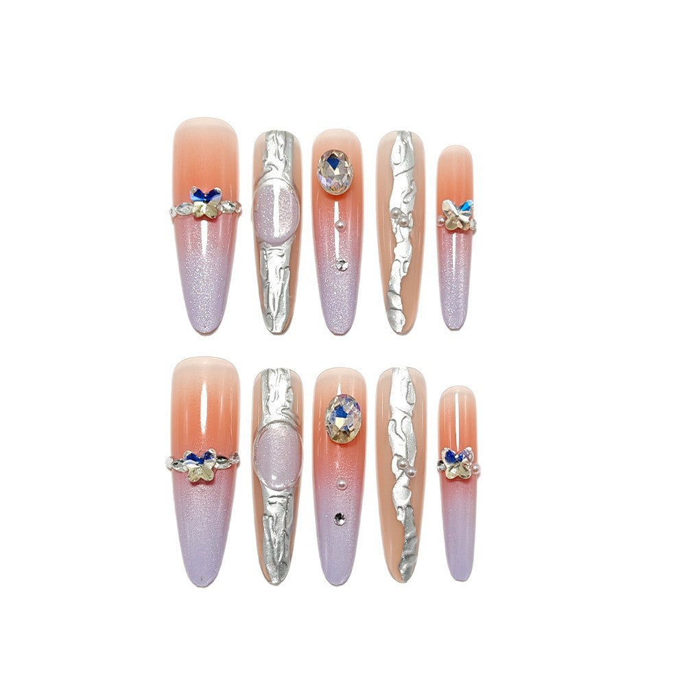 Kunstnägel mit Elegantem Ombre-Design und Schmuckakzenten Brehn