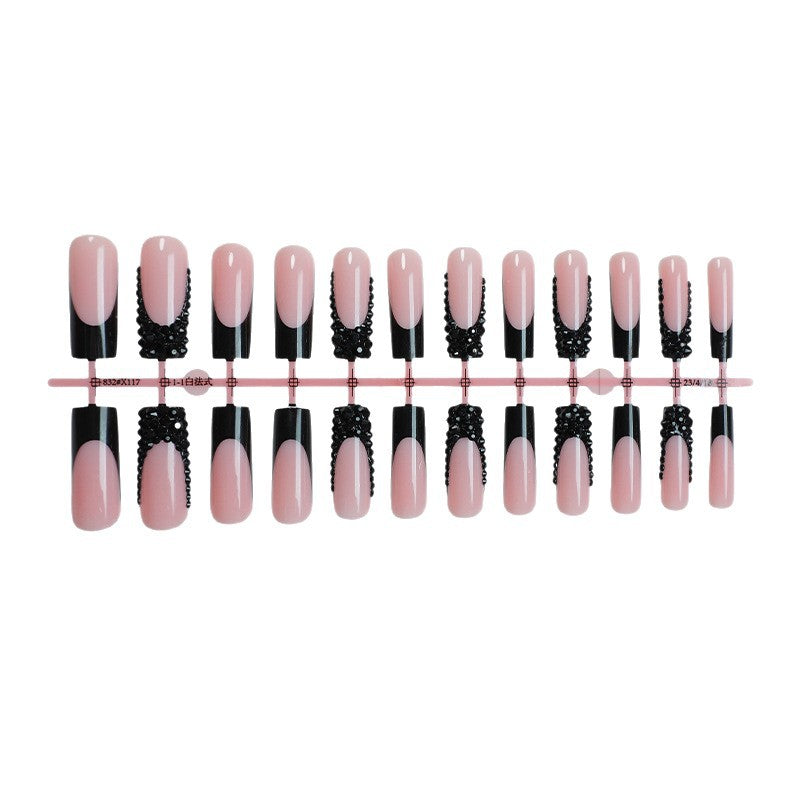 Elegantes Nagelkunst Press-On-Set mit dekorativen Edelsteinen Brehn