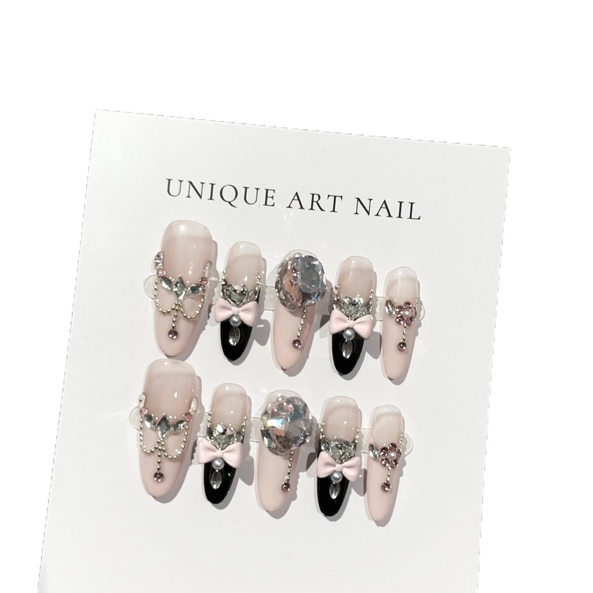 Luxuriöse dekorative Press-On-Nagelkollektion