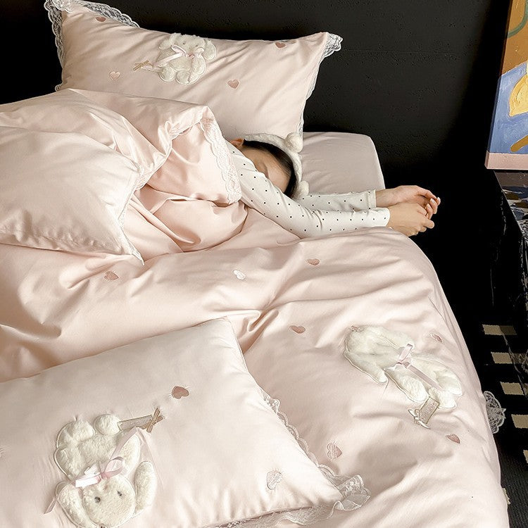 Luxuriöses Satin-Bettwäscheset mit Plüsch-Hasenapplikation und Spitzenrand