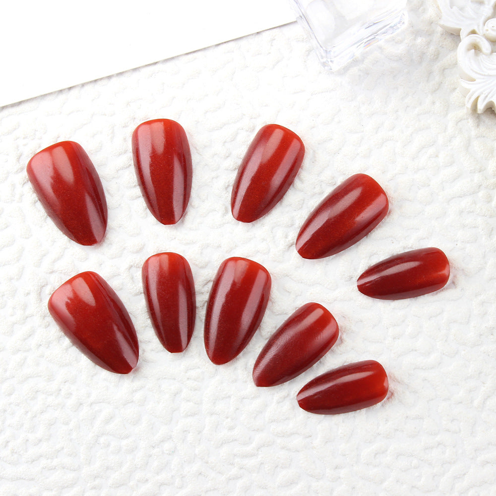 Glänzende Stiletto-Nagelerweiterungen Brehn