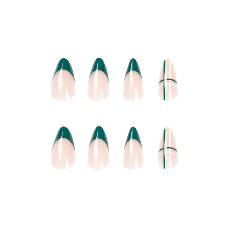 Kunstvolle Nailart mit modernem Geometrie-Design Brehn
