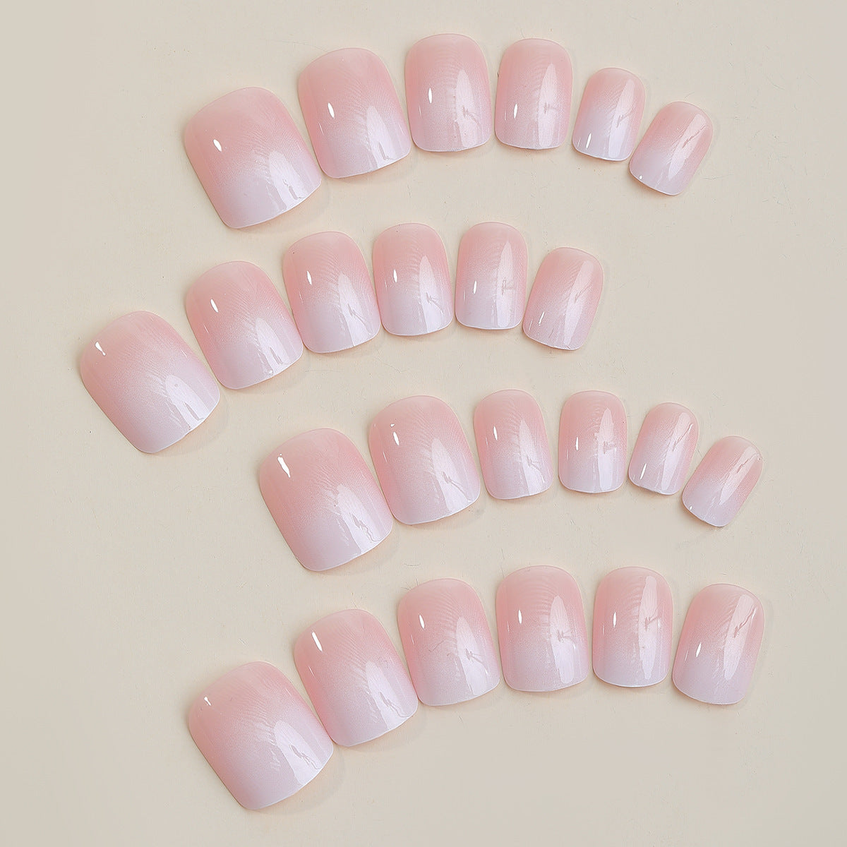 Kunstnagelset mit elegantem natürlichem Finish Brehn